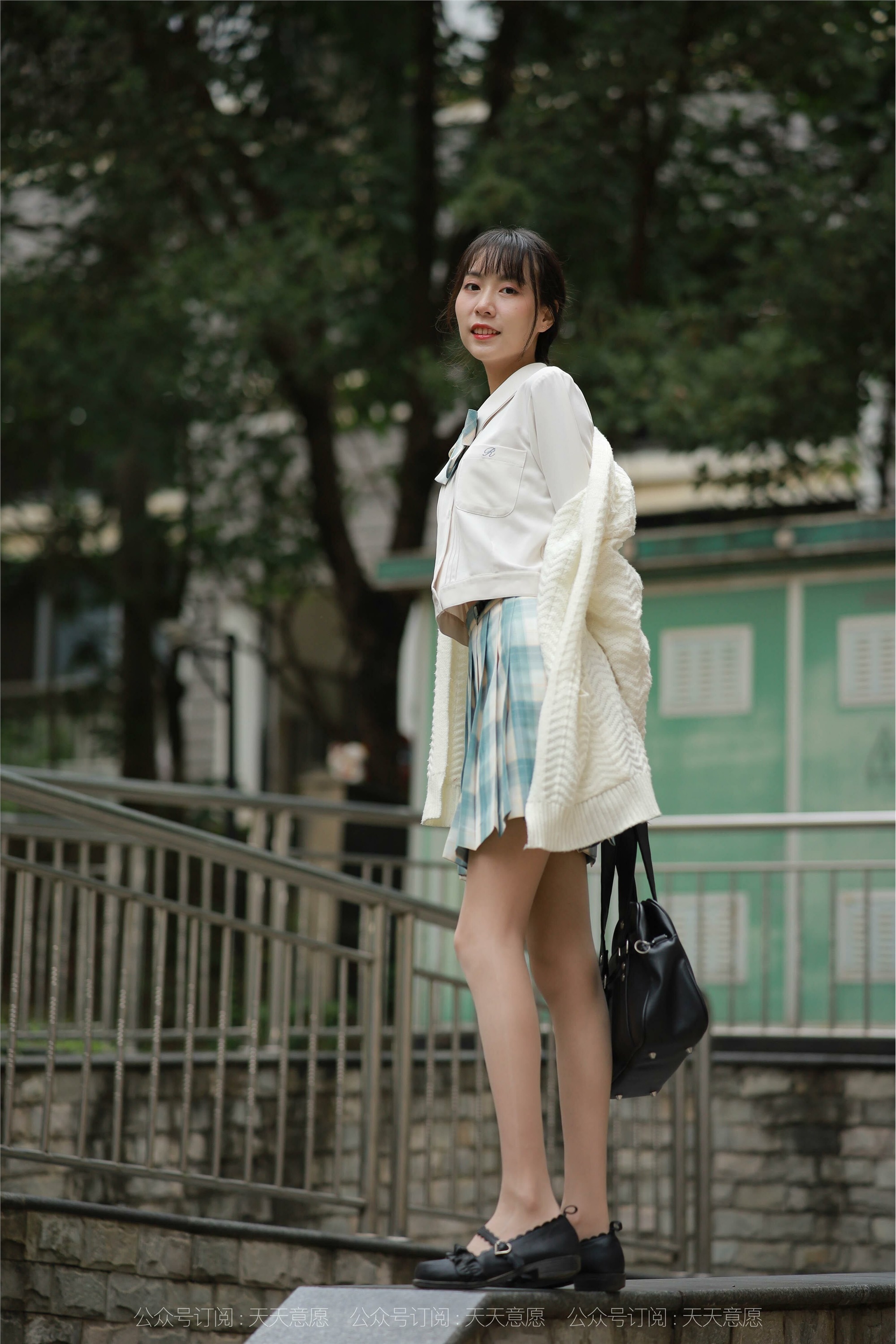 IESS异思趣向  2021.11.02 丝享家963：团团《长腿JK装》